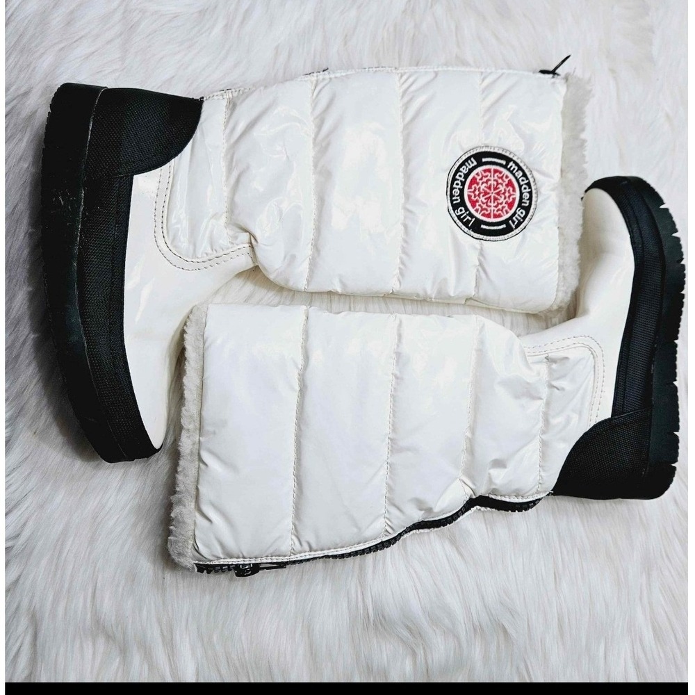 Madden Girl White Iggloo Puffer Faux Fur Snow Boots 7M Y2K Snow Bunny Cozy